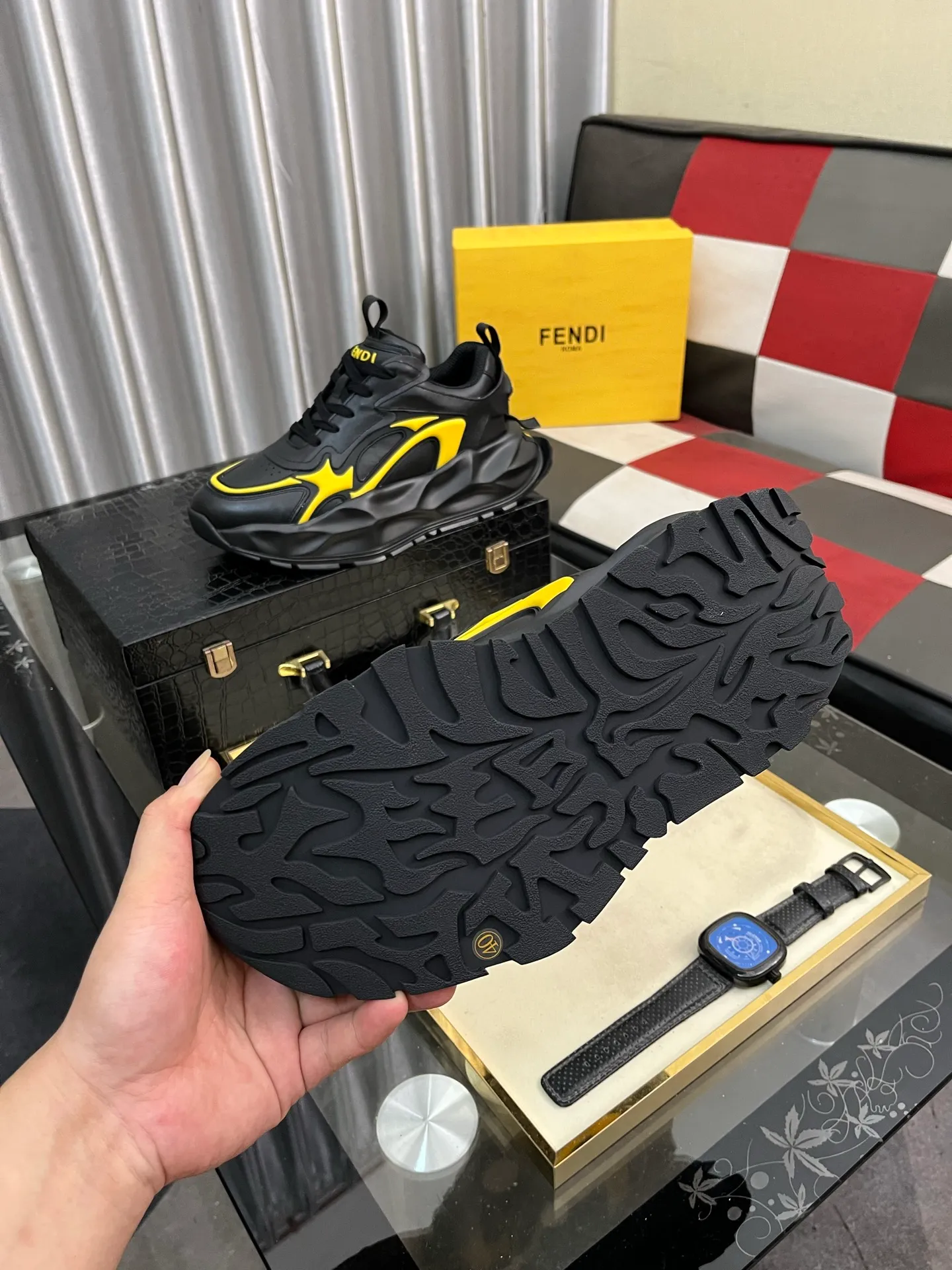 Men's Men's Shoes💰580⌚️⌚️[fendi] Fendi's classic and comfortable men's, this complex sneaker is made of soft calfskin➕genuine leather lining➕original ultra-light rubber material with rough outsole. This unique light style is suitable for the casual and refined sensibility of this season. It is comfortable and natural on the feet. It is an everyday style for casual travel in autumn and winter! 38-446️⃣colors available
